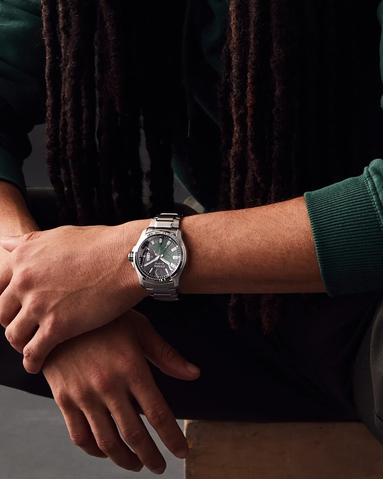 Hulk, Green Goliath Black Dial Stainless Steel Bracelet AW1351-56W